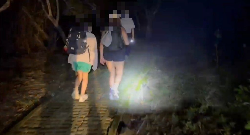 新/迷途社頂公園!2外籍女「找不到下山的路」急Call警消救援