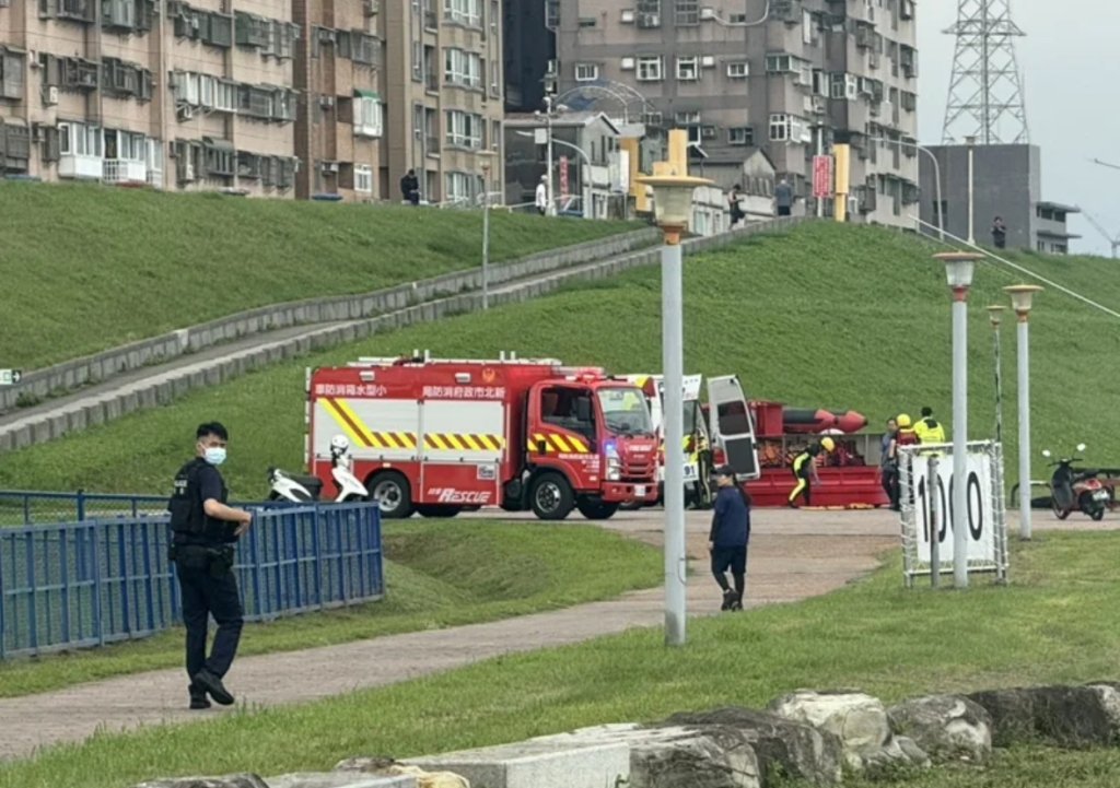 蘆洲微風運河7旬婦載浮載沉 命危送醫搶救不治