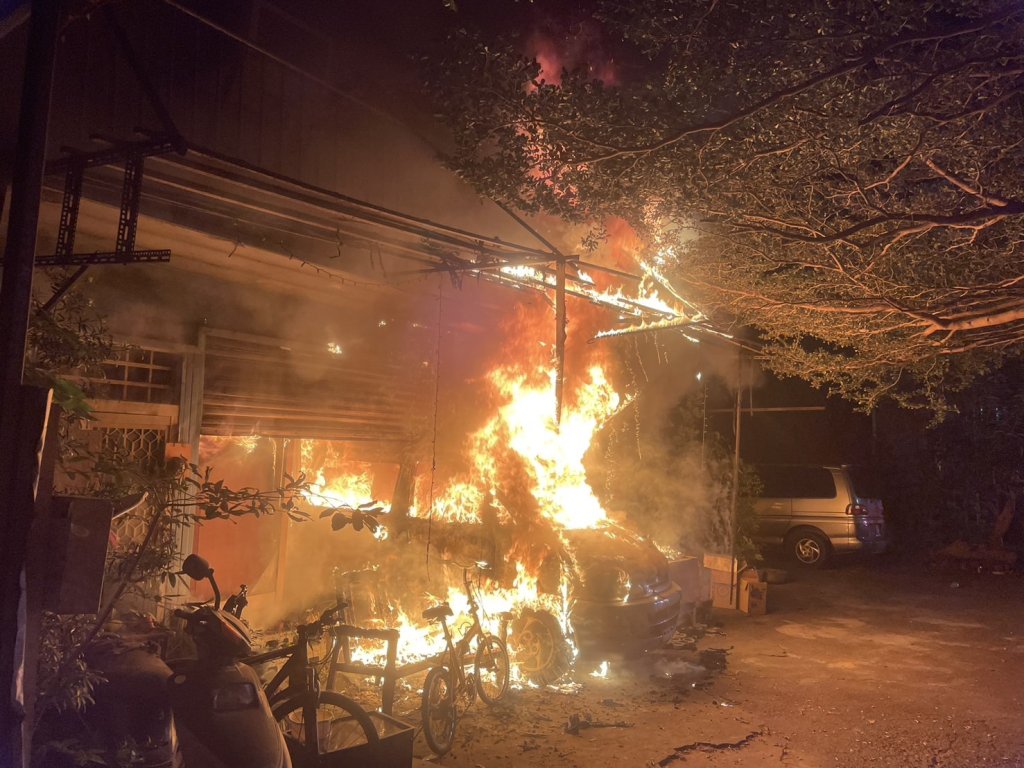 母女受困鐵皮屋火警　雙雙OHCA送醫搶救中