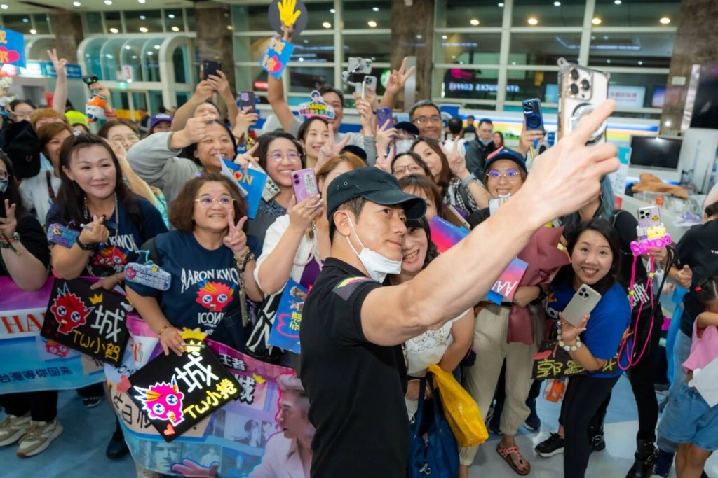 郭富城來台準備開唱！下機與粉絲互動後「直奔麻辣鍋」