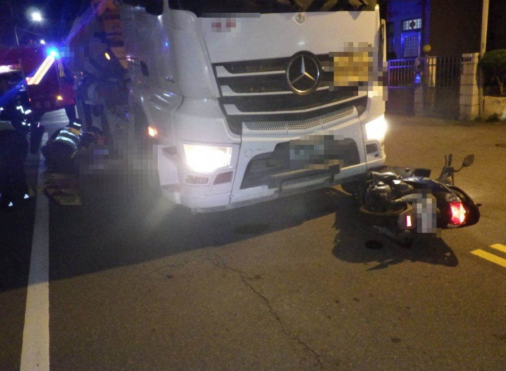 台中大雅死亡車禍！　機車砂石車相撞74歲翁受困右後輪傷重不治