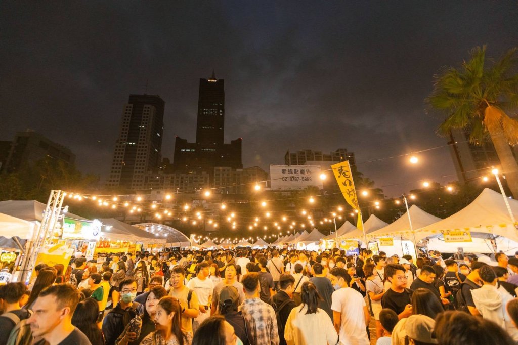 高雄鹹酥雞嘉年華登場！65攤炸物、飲品　首日吸5萬人