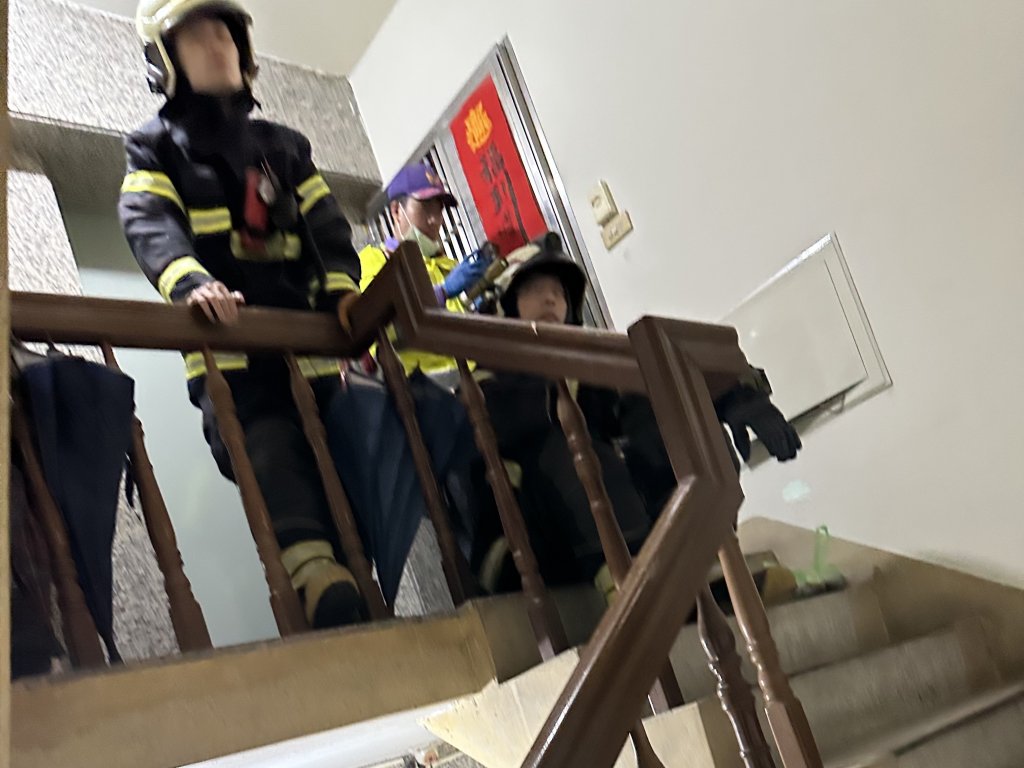 桃園「酒空」男吵架開瓦斯洩憤！家人勸不聽　警消破門制伏強制送醫