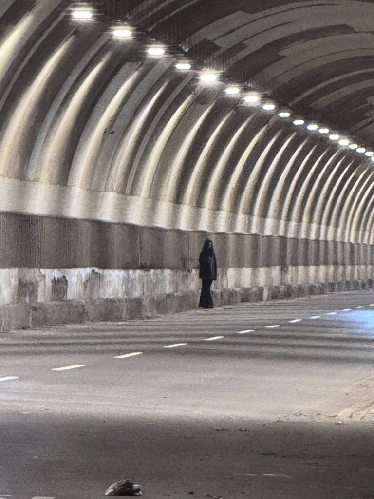 基隆隧道拍「鬼片」嚇壞騎士！3人深夜擺拍黑影　全被罰5千元