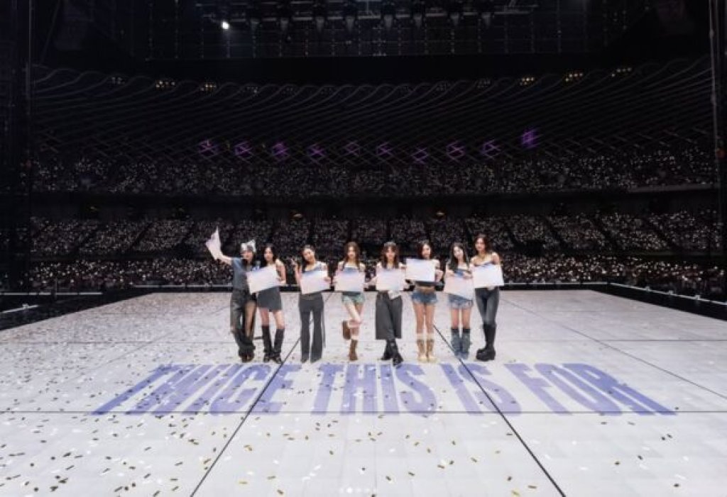 TWICE高雄開唱　360度震撼舞台　驚喜獻唱〈日不落〉