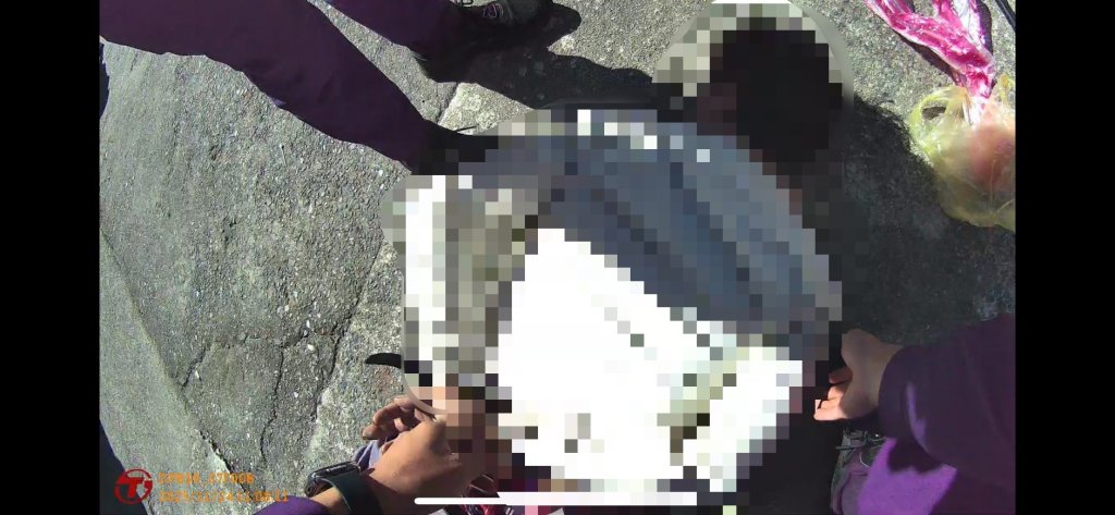 基隆醉男手握西瓜刀亂晃！百福警秒速制伏帶離