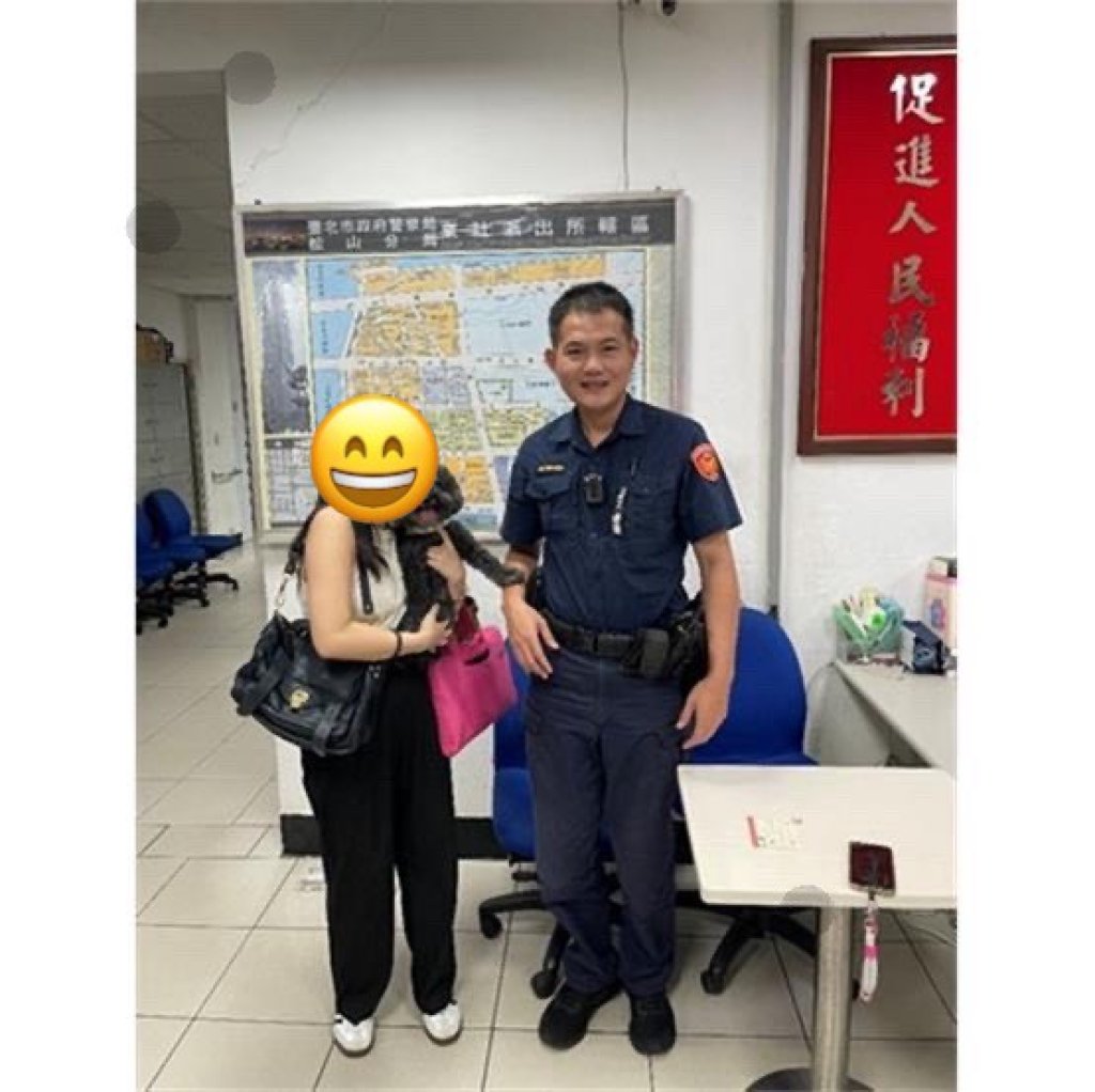 狗狗衝上南京東路！警火速攔下「小黑貴賓」幫牠回家團圓