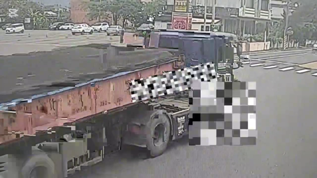 清晨奪命！宜蘭7旬老翁騎單車遭砂石車輾過　人車捲車底慘死路中