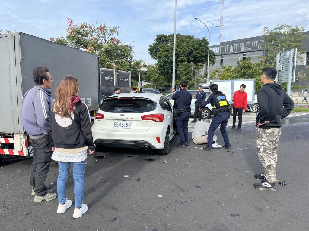 疑開輔助駕駛又分心　楊梅休息站連撞6車釀3傷