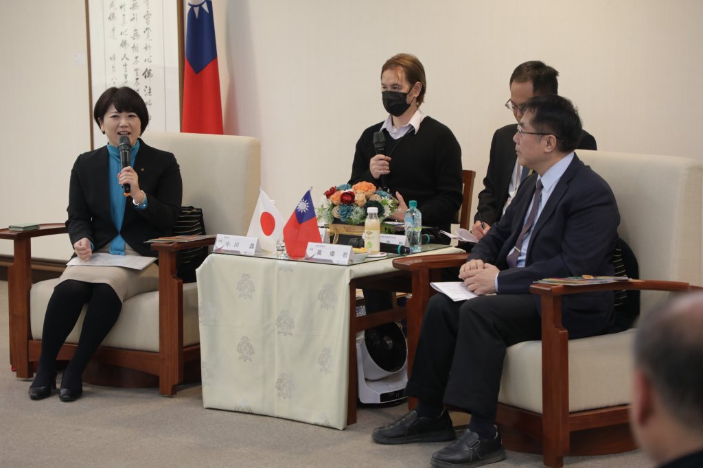 日42歲女市長與「已婚男下屬」開房10次　不敵議會壓力...硬撐2月請辭下台