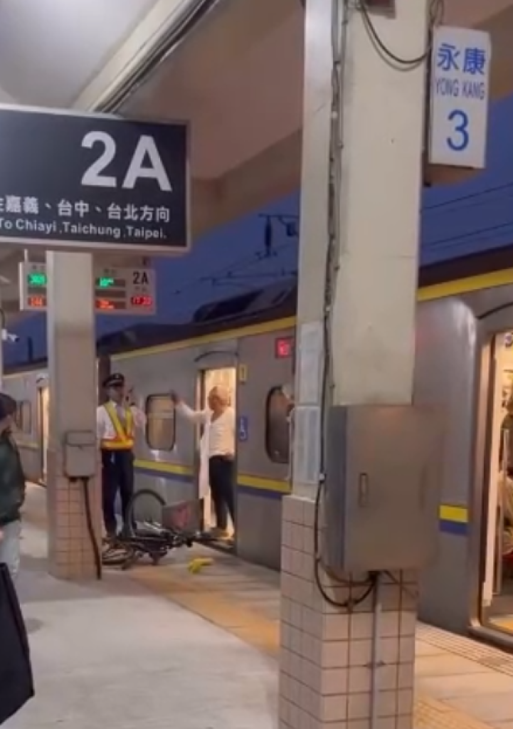 海軍陸戰隊士官長發飆了！　搭台鐵槓上站務人員畫面曝光