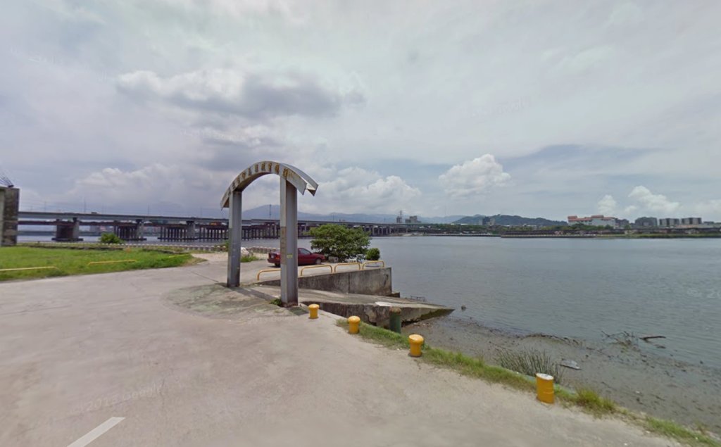 新／淡水河驚見「紅衣浮屍」　移工捕蟹嚇傻