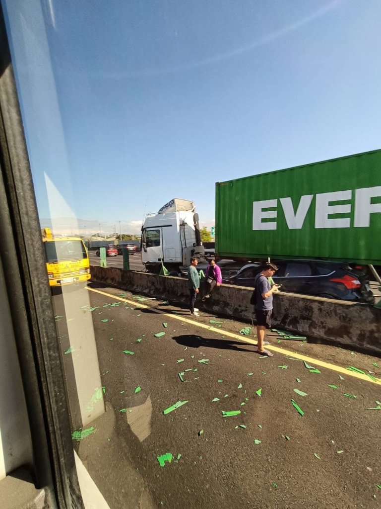 國道中壢路段事故！ 　雙向車流受影響警方處理中