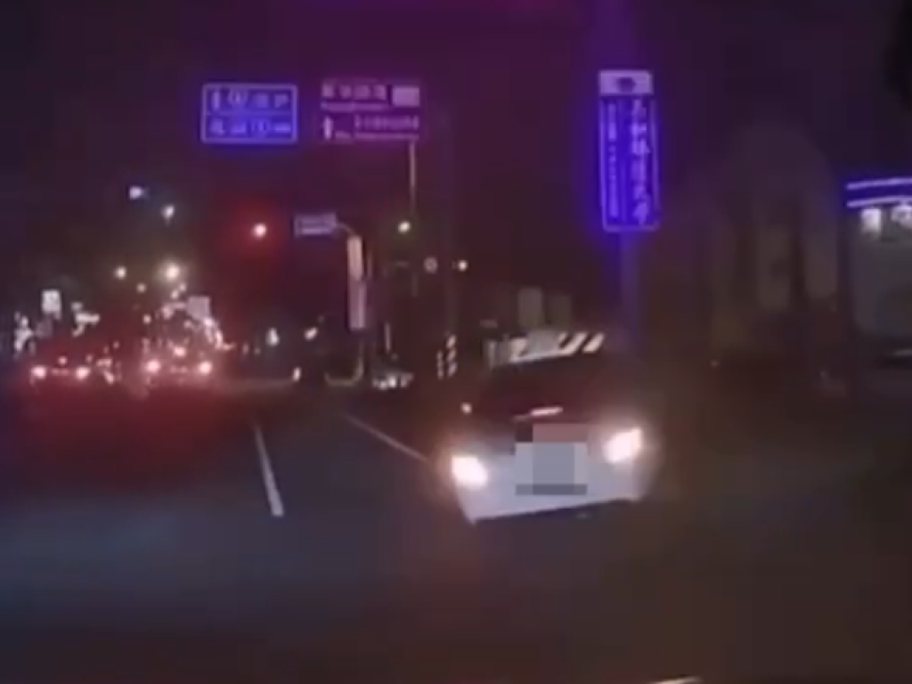  屏東毒駕自小客車自撞安全島！　駕駛乘客均送辦