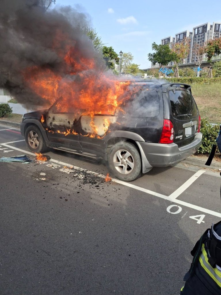 台中太平火燒車出現焦屍！ 　警消人員調查中