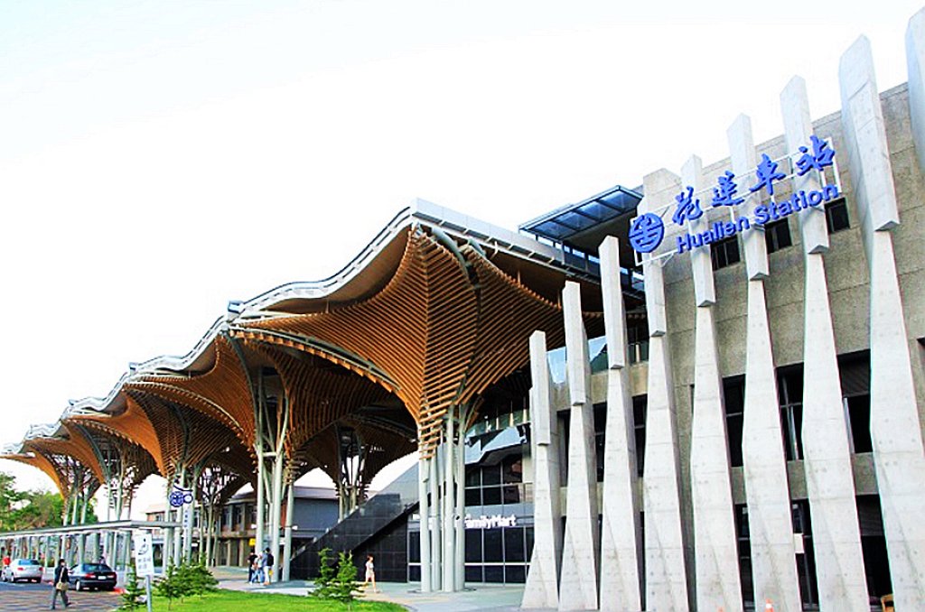 花蓮站貨運悲劇！調車人員作業遭列車撞擊不幸身亡