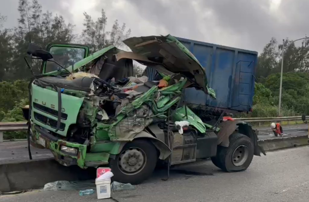 台2線死亡車禍！　大貨車衝入對向車道釀4車相撞1死1傷