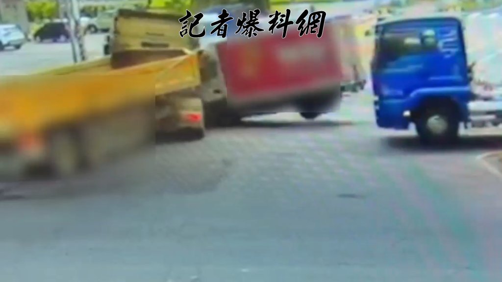 蘆竹直行小貨車「導彈式」猛撞砂石車　搶快左轉「未讓直行」闖禍