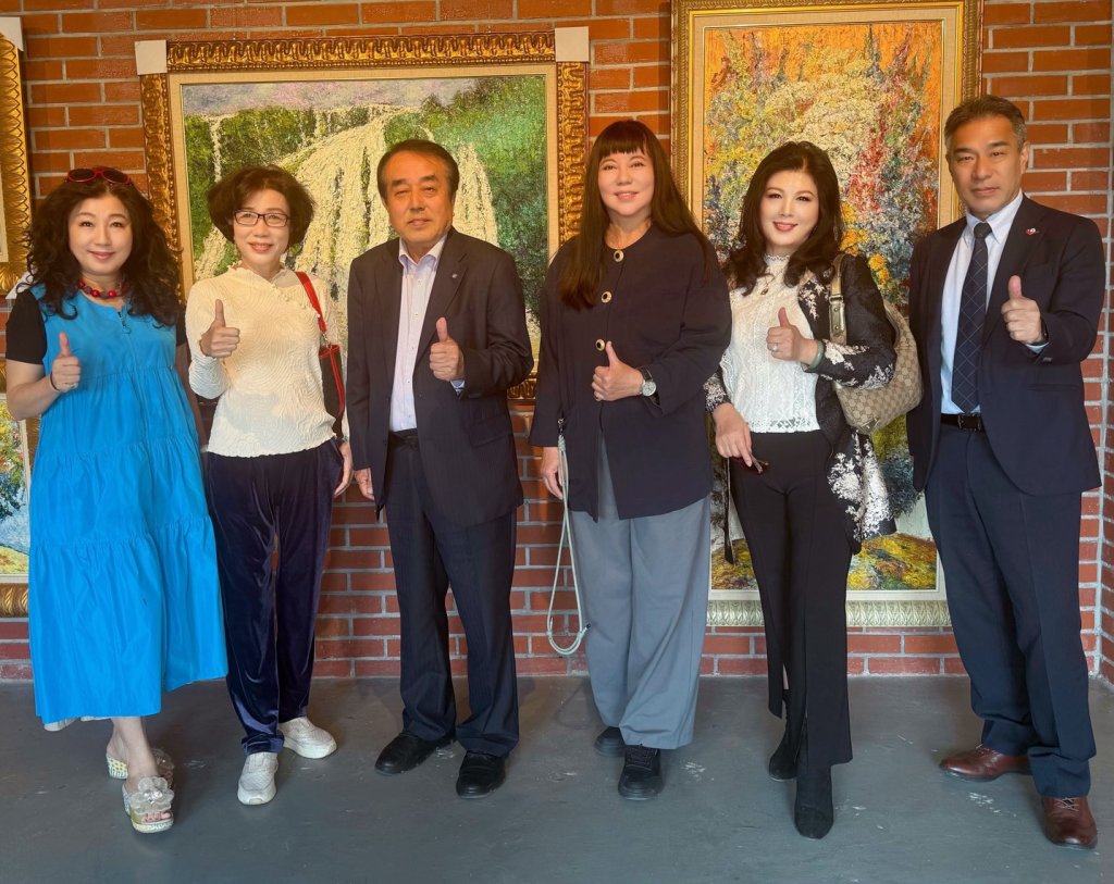 日本前議長訪苗栗畫室驚呼！顏料多到不可思議　台日藝術交流超溫馨