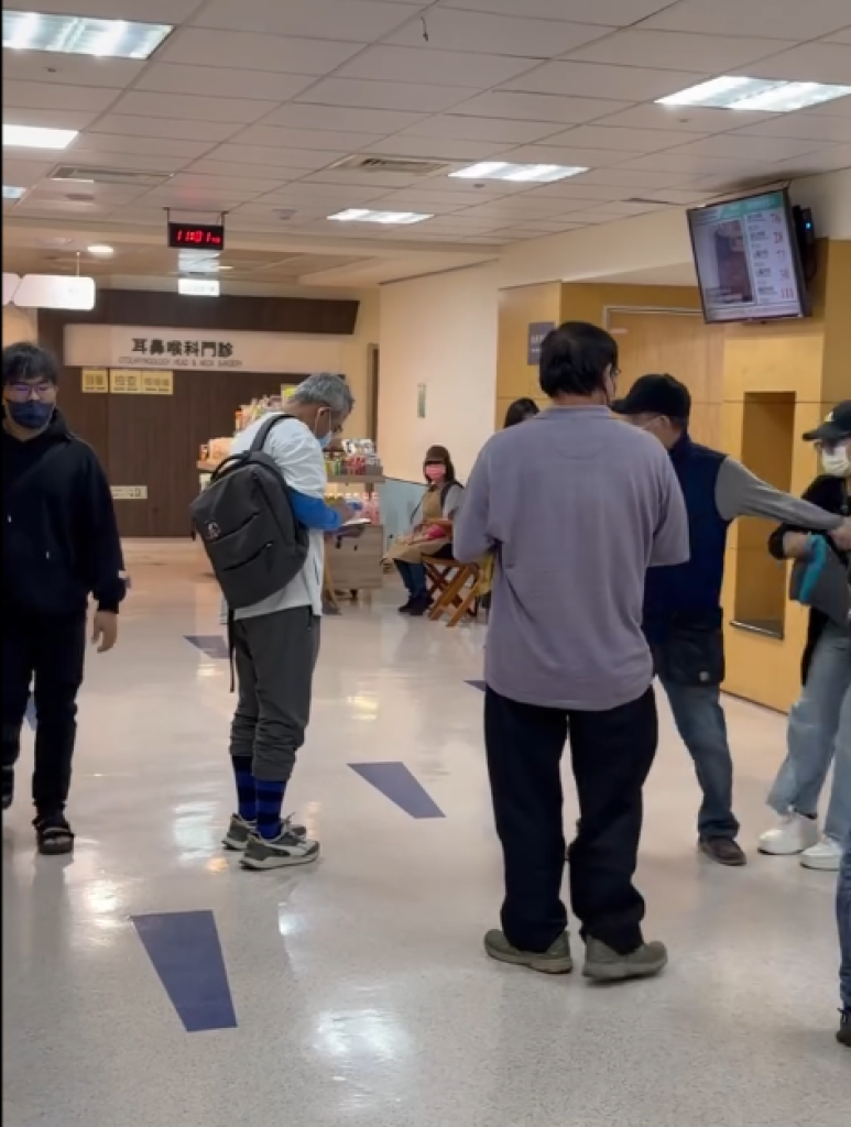 太雞婆可不行啊！兩男因醫院血壓機「誤按」　爆引口角