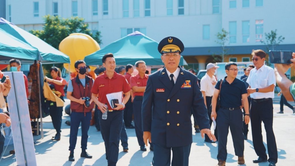 「六都最久局長」凌晨突退群！前一晚歡唱無異狀　李明峯閃辭...黃偉哲：已准了