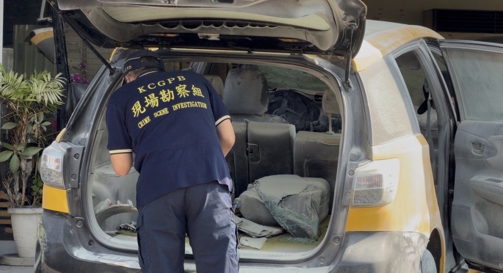 快訊／嗆「讓你家破人亡」！小黃駕駛衝撞車行 原因曝