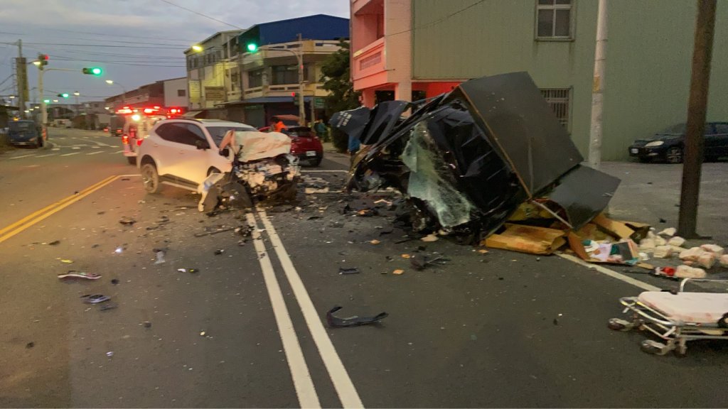 雲林斗南重大車禍！　3車相撞2人OHCA