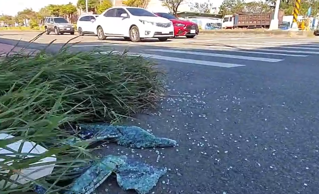 台中龍井驚傳砸車開車衝撞！　男女感情糾紛爆衝突警方究辦