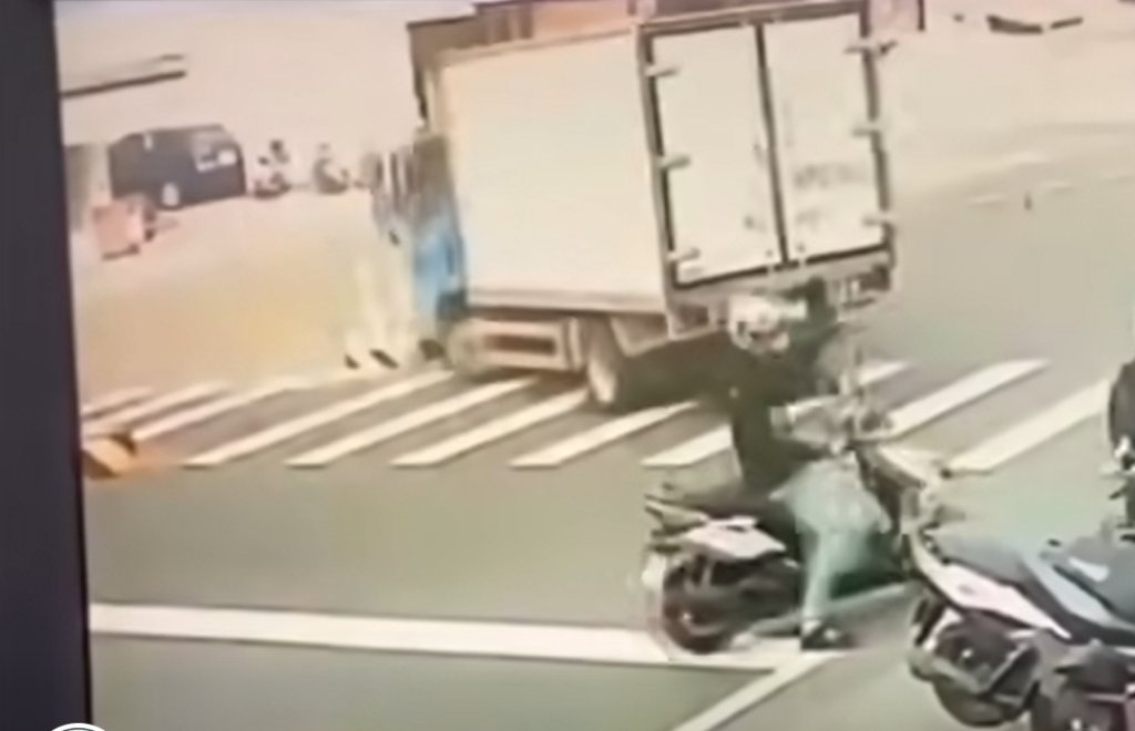 影/最苦命之彰化彰南路庇護島!畫線才兩天就破功 半年內第12次挨撞