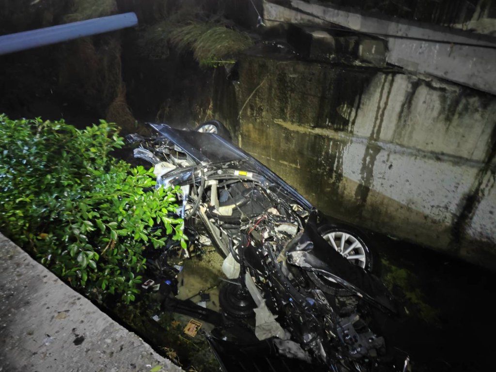 嘉義中埔死亡車禍！自小客車撞護欄電線桿墜落水溝　駕駛傷重不治