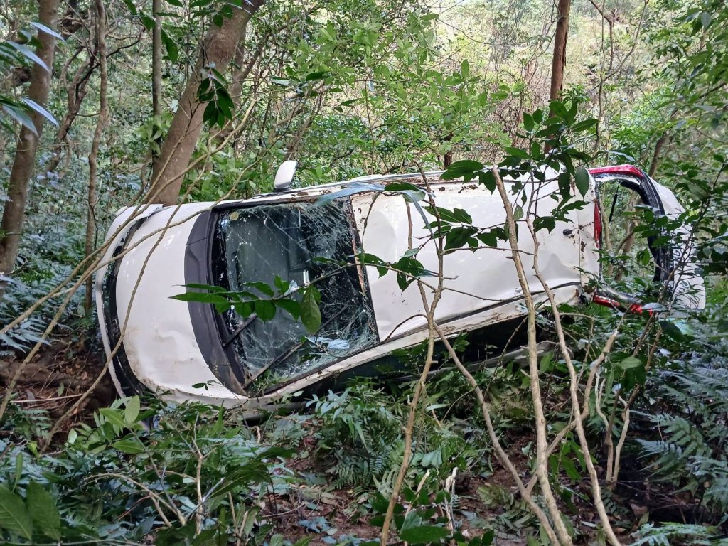 瑞芳106線驚傳墜谷！女駕駛疑「煞車失靈」　左轉失控翻落山谷