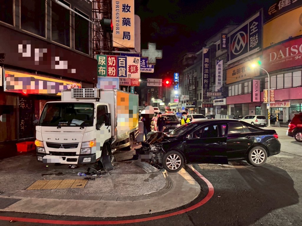 三重驚悚車禍！毒駕男「完全沒煞車」撞飛同志情侶　棄置針筒遭警活逮