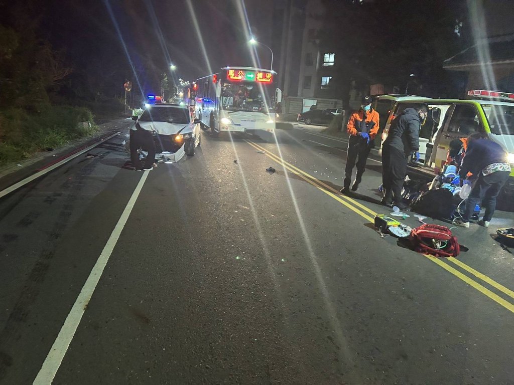 左轉害命! 澎湖203線轎車撞機車 女騎士送醫搶救仍不治