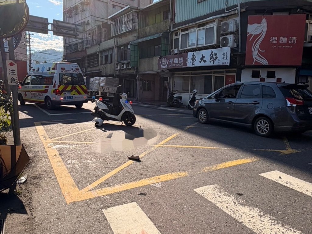 行經斑馬線未禮讓！三峽男騎車猛撞6旬婦 害領藥阿嬤「肋骨斷7根」