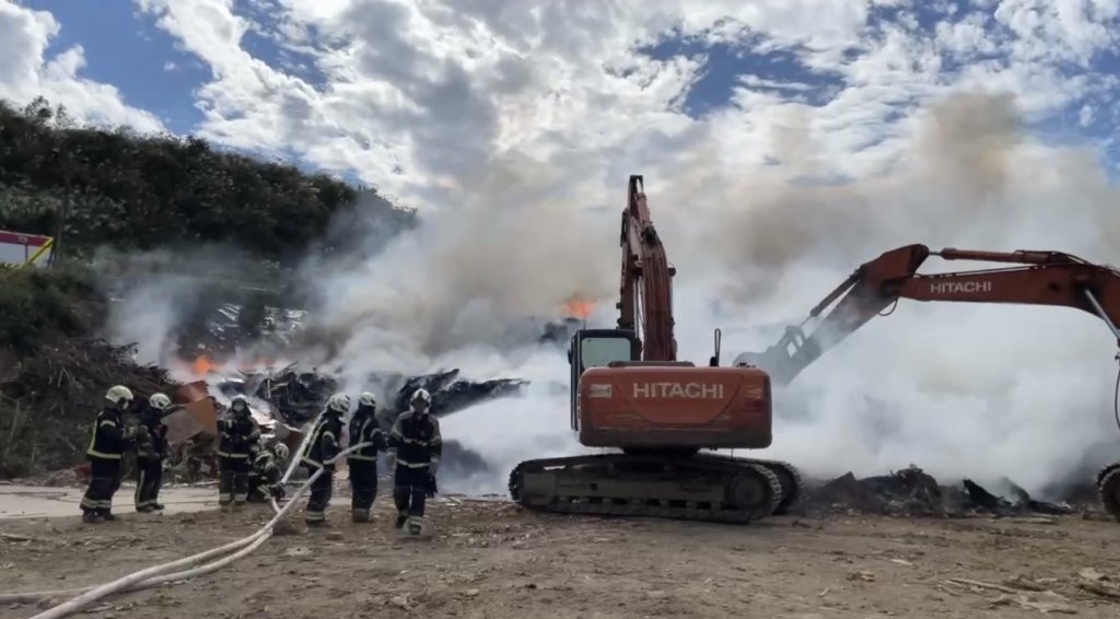 快訊／八德興豐路掩埋場驚傳火警　廢棄物深層燃燒消防空品示警籲14里緊閉門窗