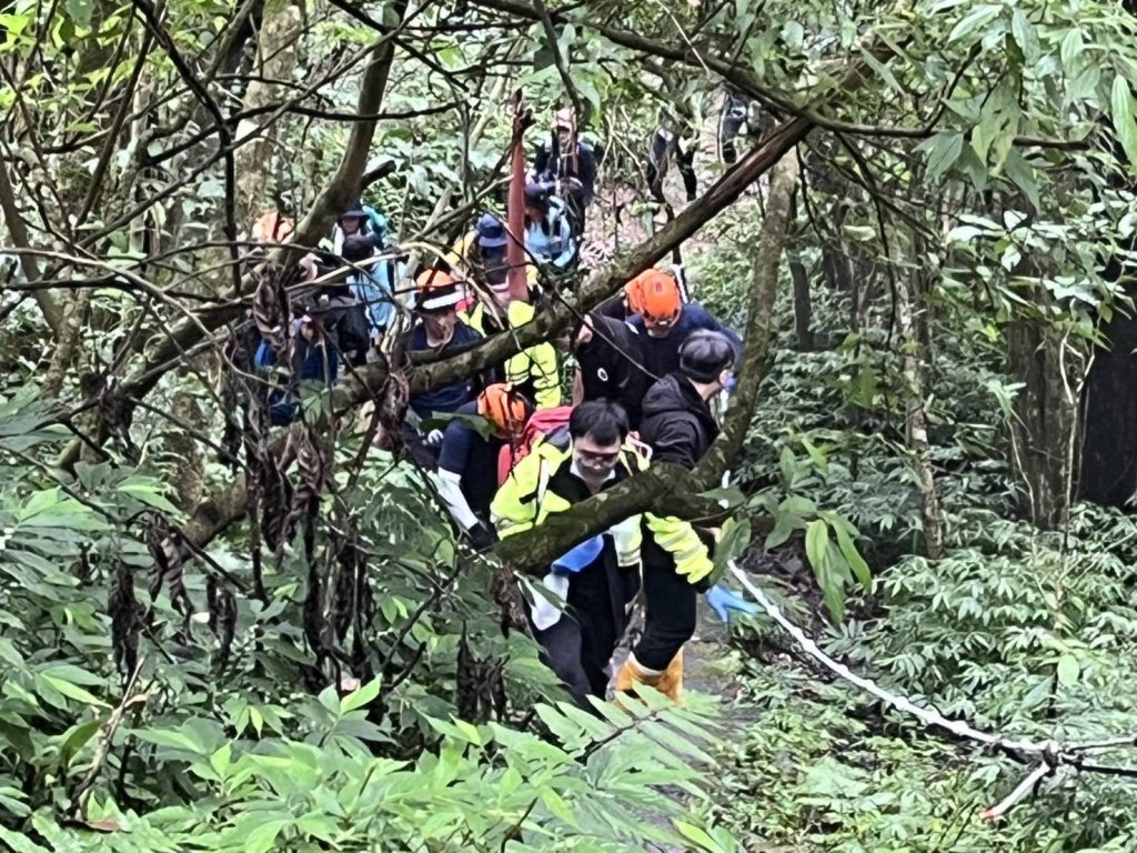 8旬領隊帶登山團攻雙溪中坑古道半途倒地　送醫搶救不治
