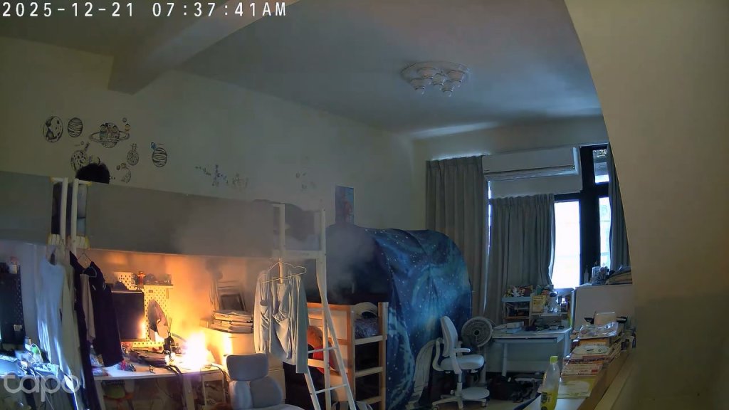 影／行動電源突自燃！清晨起「家裡全是白煙」　業者回應了