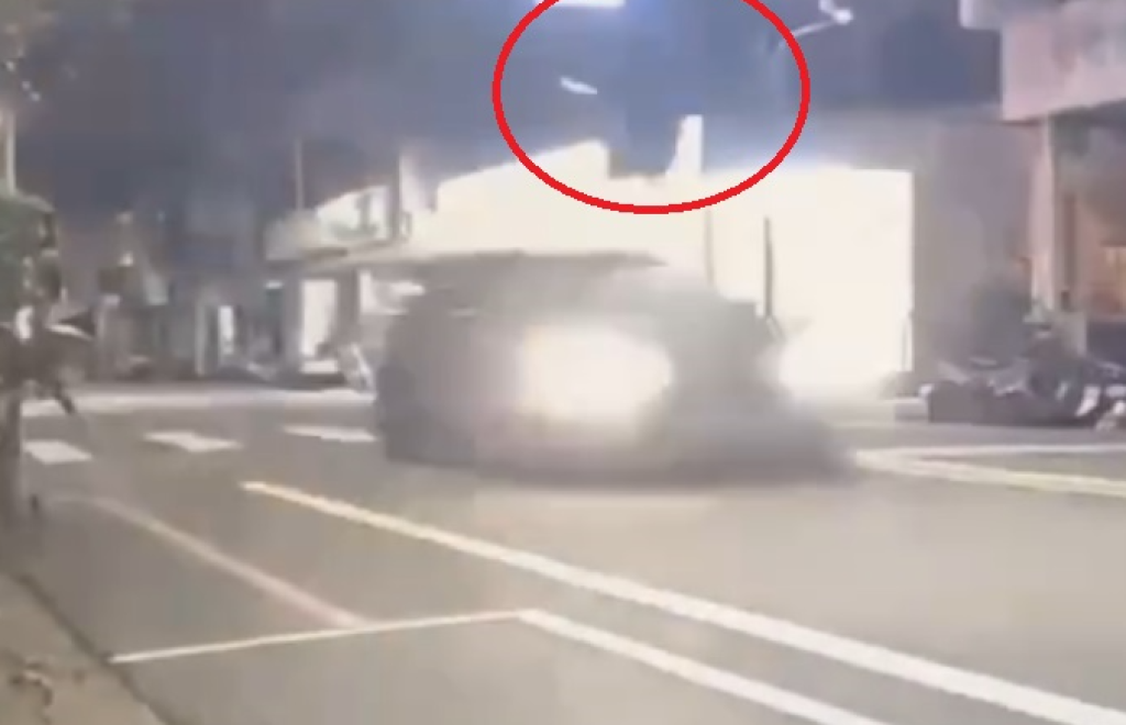 撞擊畫面曝光！竹南85歲翁過馬路被撞飛　傷重不治