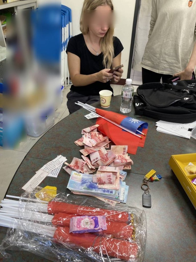 俄籍正妹「假觀光真賣旗」騙愛心！　移民署聯手警方查獲將強制驅逐出國