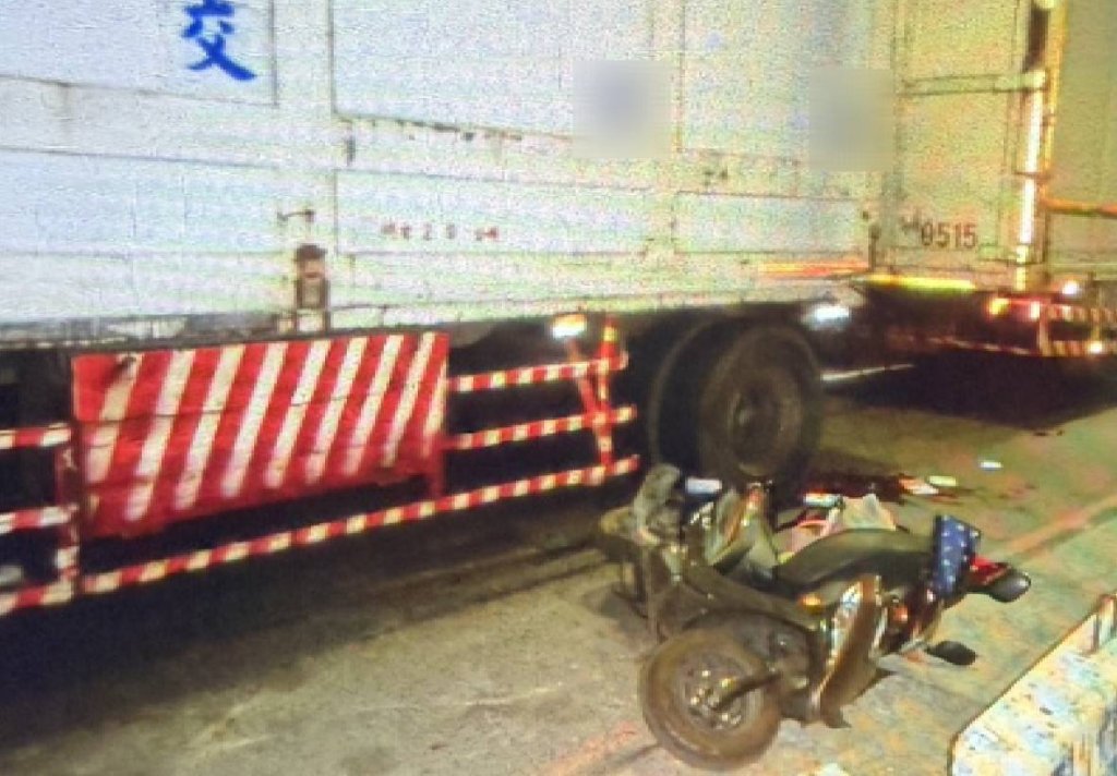 台中死亡車禍！機車女騎士遭結車輾過　臟器外露傷重不治