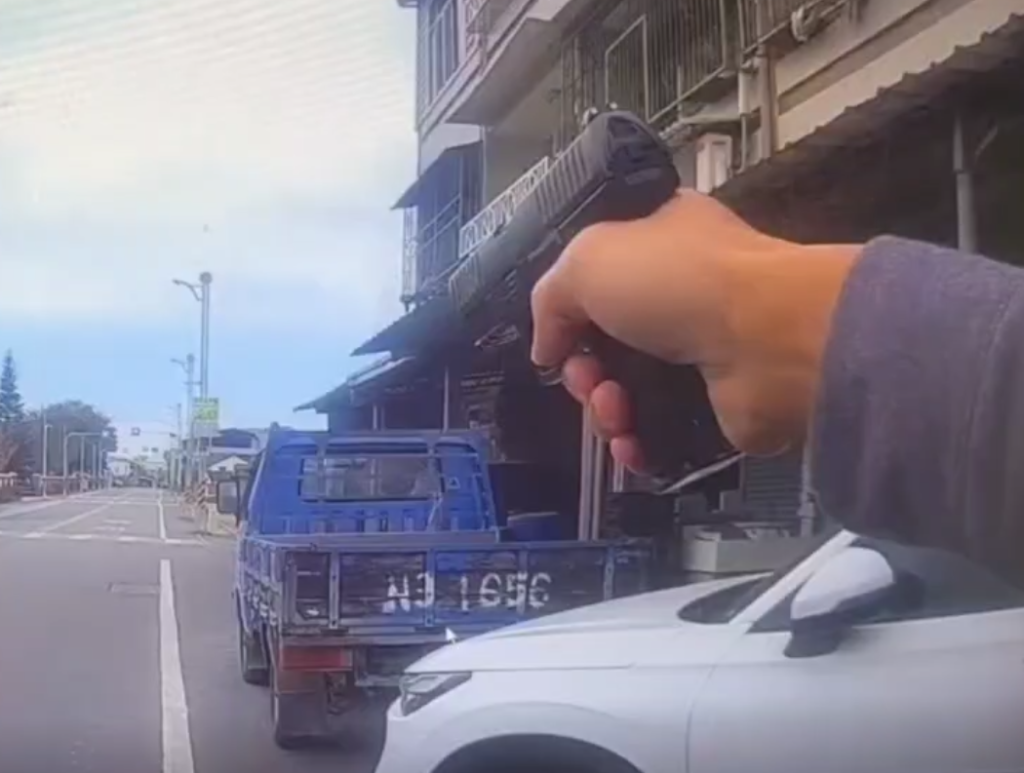 雲林槍響！　斗六分局員警追捕懸掛偽車輛開10槍逮捕通緝犯