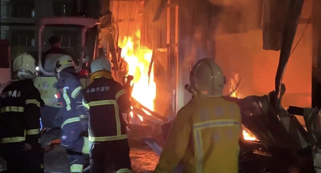 快訊／高雄連棟鐵皮屋狂燒！4戶遭殃「有3戶出遊逃一劫」