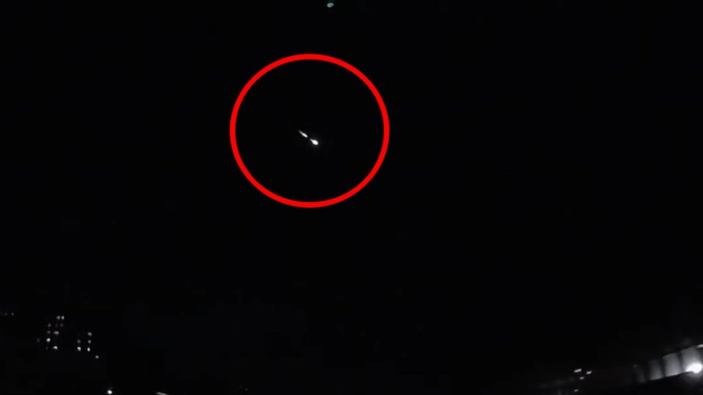 全台瘋傳！國道驚見「一道光」劃過天際　網友神回：超級賽亞人還是衛星垃圾？