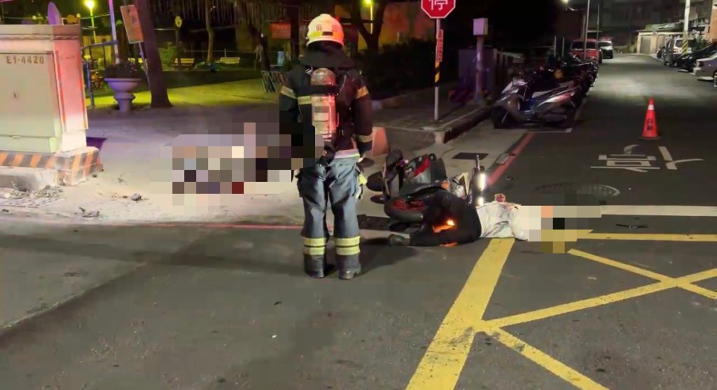 快訊／高雄深夜2車相撞…機車自燃「1男被燒成焦屍」