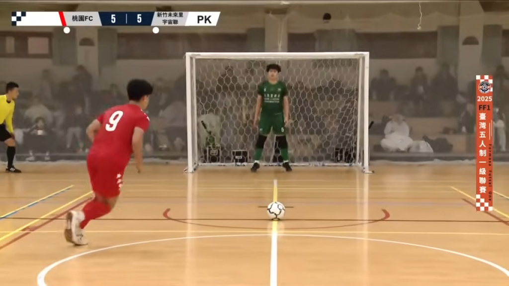 影／又是他！守門員再次過早按慶祝鍵　擋下PK球後嗨翻「下秒球意外滾入球門」