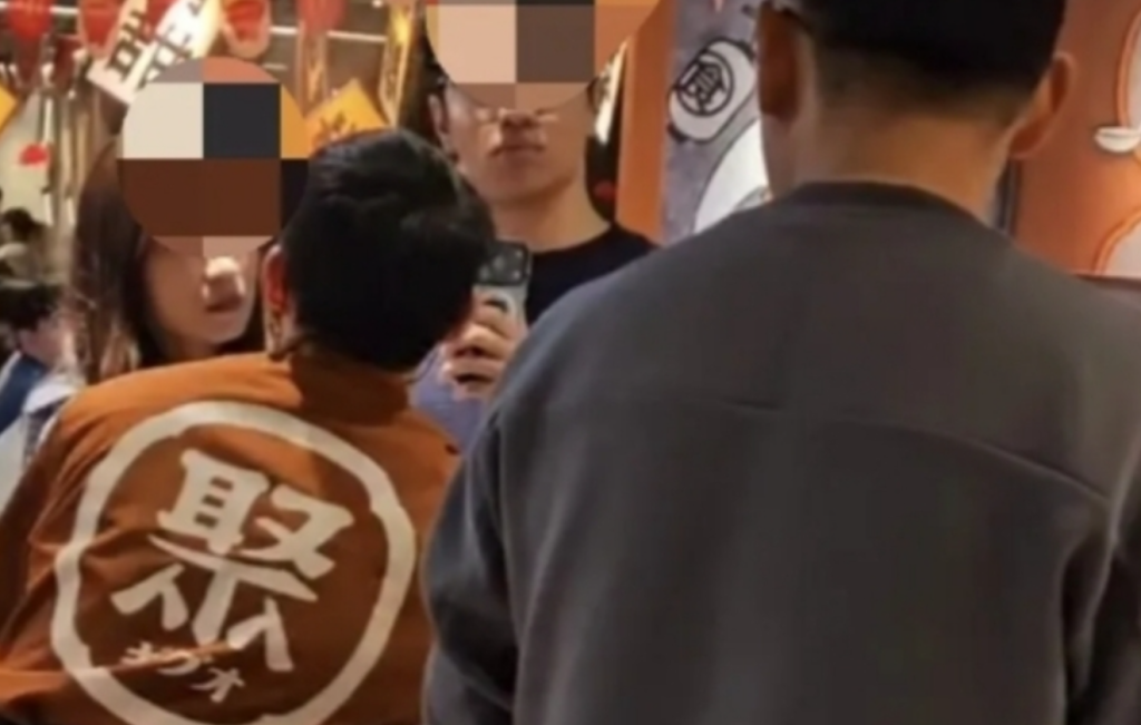 影／吃火鍋爆衝突！控用餐遭下組客人趕「對親子不友善」　當事人反擊「遲到又超時佔位」