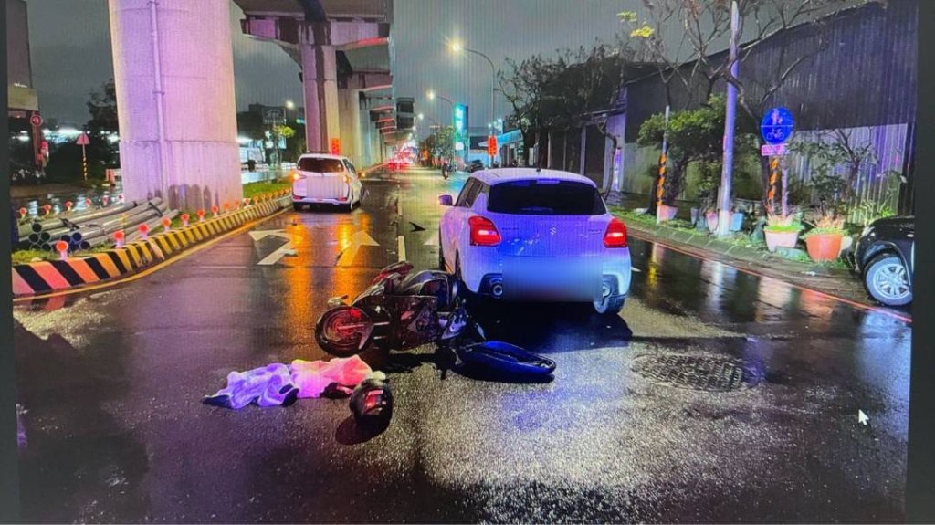 路口闖紅燈！蘆竹男騎士遭汽車撞飛「左腿骨折」送醫