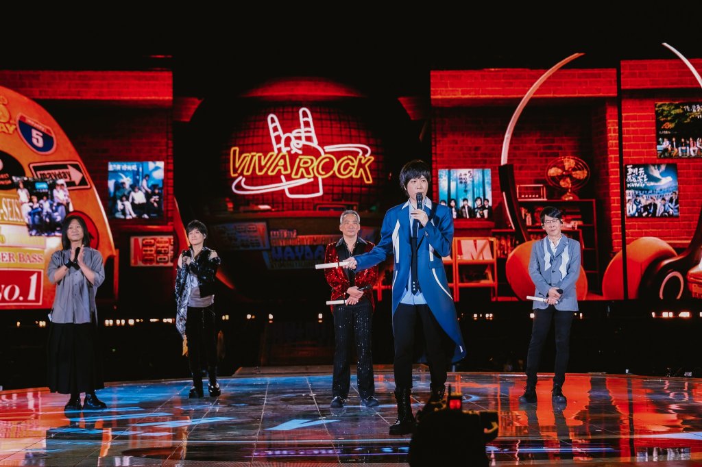 五月天演唱會歌迷點歌給北捷英雄　網友起底她「舉牌5次」都成功點歌引熱議