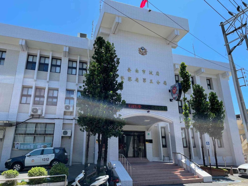 誇張！人妻超商抓偷拍狼...噁男身分竟是台南警　手機送鑑識檢驗