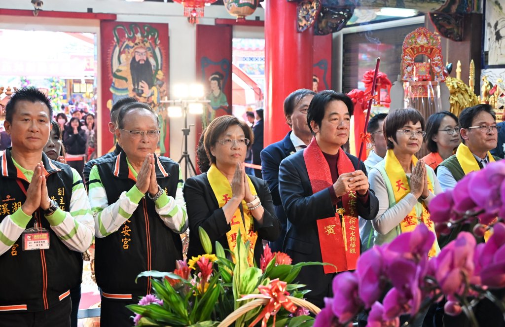 溪湖鎮福安宮建醮 賴清德到場贈匾「神威顯赫」 祈四時無災